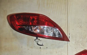 2011 12 13 2014 MAZDA 2 LEFT DRIVER SIDE TAILLIGHT TAIL LIGHT ASSEMBLY - Bild 1 von 2