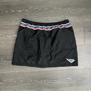 Forever 21 Pony Tennisrock leicht schwarz gefüttert Taschen Damen Größe M - Bild 1 von 9