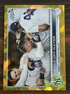 WALK-OFF WATER #119 - 2022 TOPPS CROMO ZAFIRO - Tarjeta dorada del equipo Yankees /50 - Imagen 1 de 2