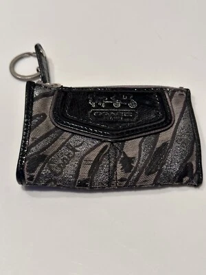 Mini llavero ajustado Coach Zebra negro y plateado Foto 1 de 4