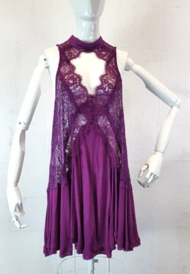 Free People Tell Tale 心形束腰连衣裙,梅子,尺寸 M,零售 $108 全新带标签 — 第 1/4 张图片