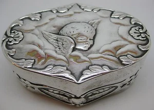 Victorian Sterling ~ WILLIAM COMYNS CHERUB BOX ~ Antique Silver Dresser Trinket - Picture 1 of 9