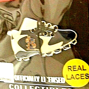 St. Louis Cardinals athletic shoe cleats spikes laces pin MLB - Picture 1 of 9