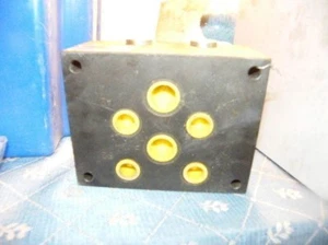 Colector hidráulico BOSCH 771 R86 1815503357 1815503357 - Imagen 1 de 4