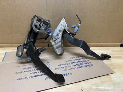 98-04 Nissan Frontier Xterra Manual trans Pedal assembly Brake Clutch READ DESCR - Image 1 of 4