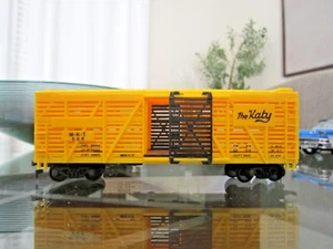 LIFE-LIKE HO SCALE THE KATY SLIDING DOOR STOCK CAR - Picture 1 of 4