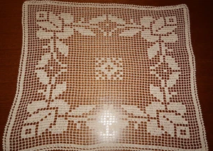Gehäkeltes Deckchen-Handarbeit-Häkeldeckchen-Spitzendeckchen-Tischdecke - Bild 1 von 5