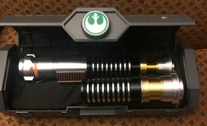 Sable de luz Star Wars Galaxy's Edge Luke Skywalker Legacy parques de Disney - Imagen 1 de 3