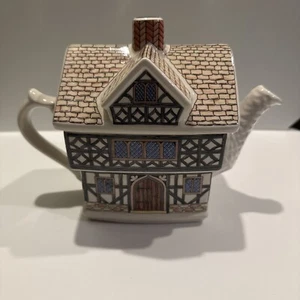 Sadler English Country Houses Collector Teapot "Tudor House" - Picture 1 of 8