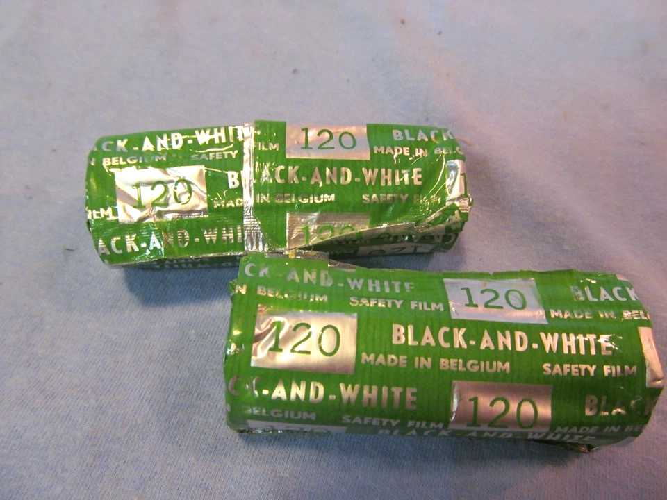 LOTE DE 2 PELÍCULAS BELGIUM BLANCO Y NEGRO 120 ROLLOS CADUCADAS Foto 1 de 1