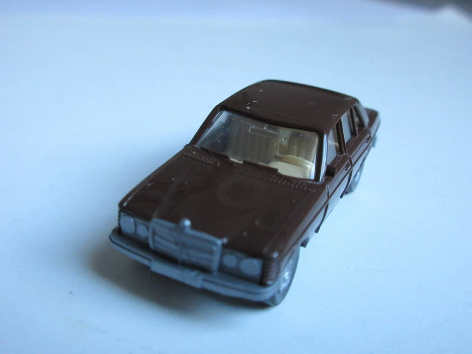 Wiking 1:87 Mercedes 240 D, Marrone Scuro !!! - Immagine 1 di 3