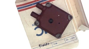 Johnson Evinrude OMC 910280 Manifold Cap - Picture 1 of 6
