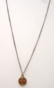 VTG RELIGIOUS PENDANT NECKLACE CROSS ON WOOD SILVER TONE - Picture 1 of 5