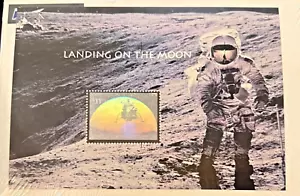 Scott's #3413 LANDING on the MOON Souvenir Sheet w/ $11.75 holographic Stamp MNH - Bild 1 von 1