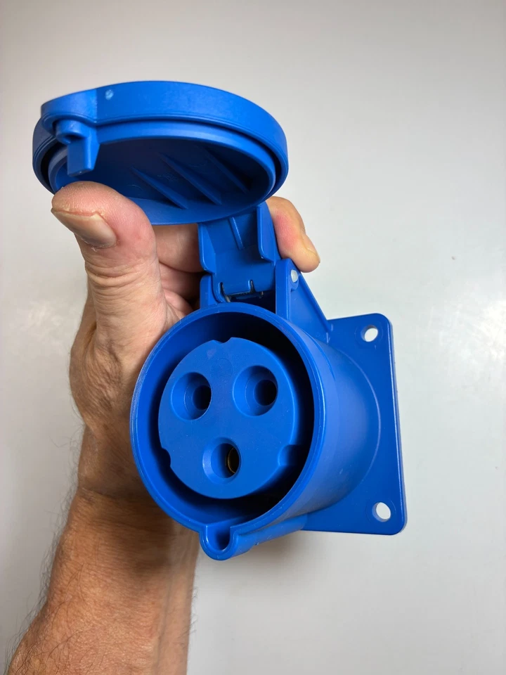 CEE Receptacle FEMALE 32-AMP 250V 2-Pole 3-Wire IP44 6H (6-O'clock) PCE 323-6f7 - Image 1 of 4