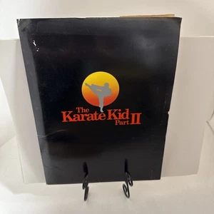 1985 The Karate Kid Teil 2 Film Pressemappe mit 12 Fotos - Bild 1 von 18