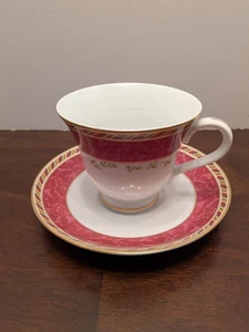 Royal Albert Porzellan Tasse und Untertasse - Seasons Of Color Muster  - Bild 1 von 4
