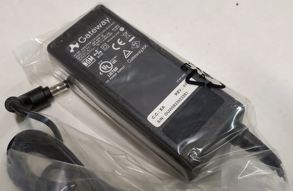 Adaptador de CA ADP-65HB Gateway AB genuino Delta 65W 19V 3.42A 2.5mm / 5.5mm Foto 1 de 4