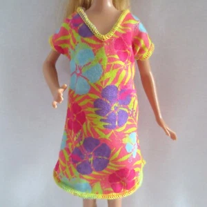 NUOVO! Barbie Chelsea 2021 Il Compleanno Perduto Stacie Bambola Vestito Estivo ~ Abbigliamento - Foto 1 di 6