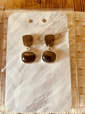 Серьги с пирсингом с деревянным верхом/коричневыми камнями - Изображение 1 из 2