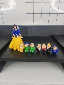 Snow White and the Seven Dwarves Plastic Cake, Cupcake Toppers - Picture 1 of 4