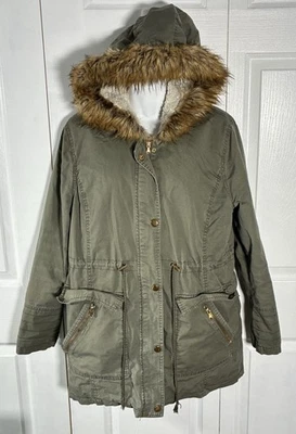 Parka utilitaria con capucha verde oliva Charlotte Russe Y2K talla XL Foto 1 de 4