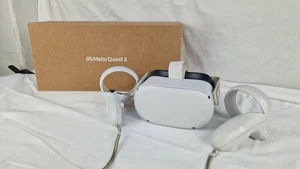 Auriculares todo en uno de realidad virtual Oculus Meta Quest 2 con controladores 64 GB - Imagen 1 de 11