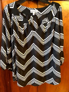 Women's Sequin Hearts Black/White ZigZag Print V-Neck,3/4 Sleeves,Tunic Top,Sz.S - Picture 1 of 10