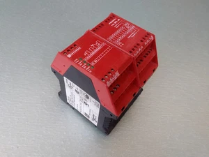 SCHNEIDER XPSAR371144 SAFETY RELAY - Picture 1 of 2
