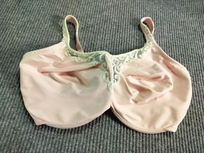 Sujetador Lilyette 40DDD Rosa Con Aros Sin Forro Encaje Cobertura Completa Gancho y Correa para Ojos Foto 1 de 4