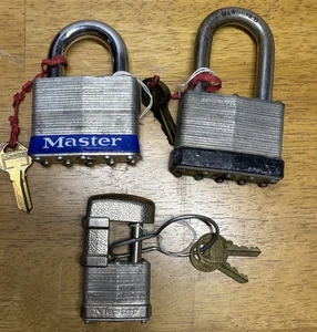 Vintage #15 (2) Master Padlocks With Keys Lot Of 3 - Picture 1 of 6