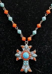 Collana in finto turchese e pietra di corallo con croce.  Religione Fede 16" - Foto 1 di 9