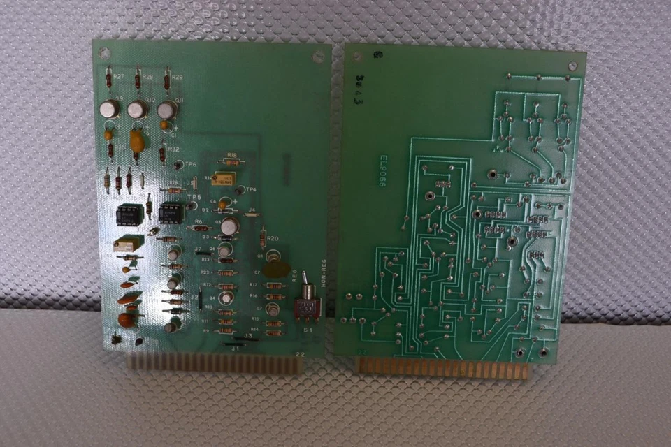 UN NUEVO TABLERO DE MONTAJE DE EMPALME FMC EL-9066 Foto 1 de 1