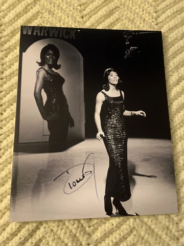 Singer Dionne Warwick Signed 8 X 10 Photo Autographed Cover