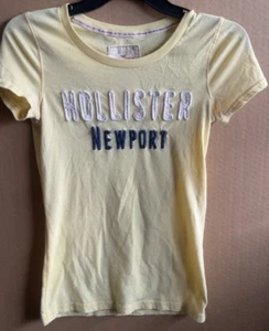 JUNIORS HOLLISTER MEDIUM YELLOW TSHIRT NEW PORT - Picture 1 of 4