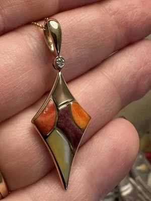 Pingente de concha de ostra espinhosa Kabana ouro amarelo 14K diamante esfregão - Imagem 1 de 4