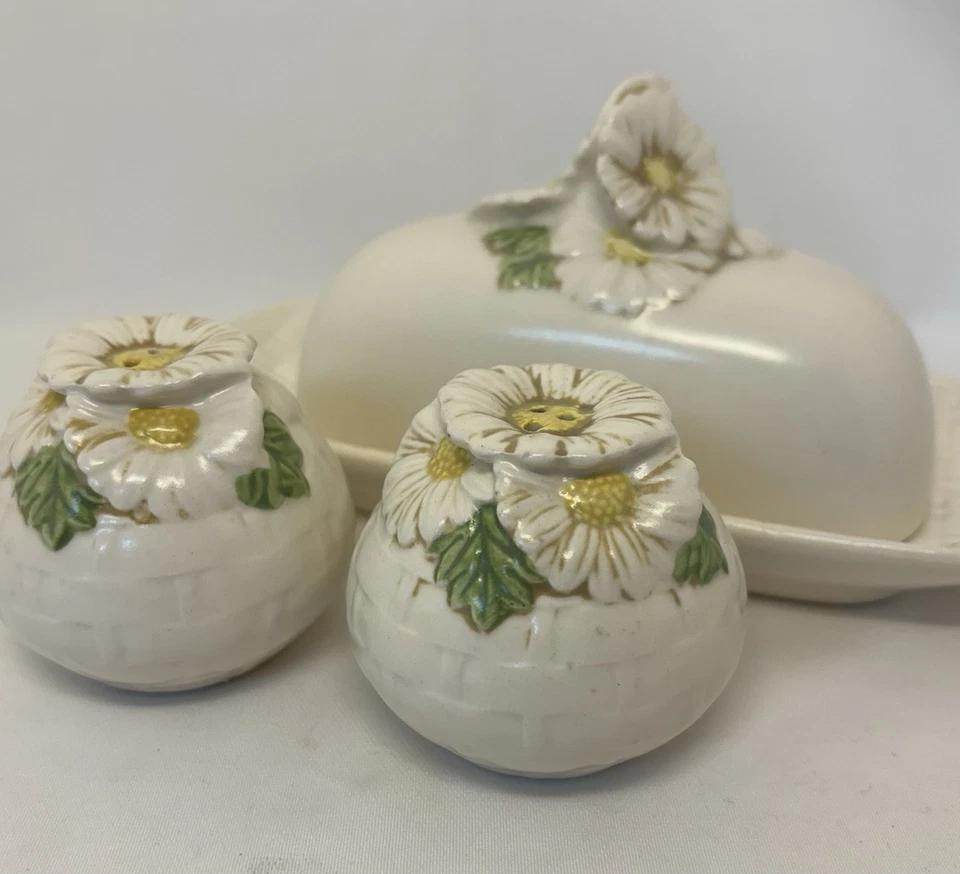 Plato de mantequilla cubierto y sal pimienta agitadores cesta tejido amapola amarilla Trail Merlot Foto 1 de 4