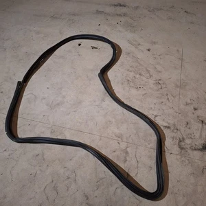 1983–1989 Nissan Z31 300ZX Trunk Door Rubber OEM - Imagen 1 de 4