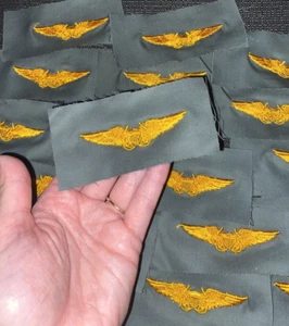 ERA ÚNICA DE VIETNAM - Parches de costura de alas de oficial de vuelo de la Marina de los Estados Unidos - Insignia - USN-AMARILLO - Imagen 1 de 4