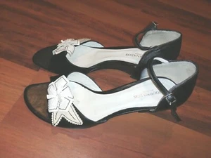 J. Bournazos Athen Griechenland Vero Cuoio Damenschuhe offene Zehenpartie Blume Größe 6,5/7 - Bild 1 von 10