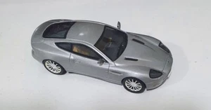 Coche escala 1/43 Aston Martin Vanquish, diorama - Imagen 1 de 6