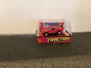 JOHNNY LIGHTNING TRACTION HO SLOT CAR 1970 DODGE CHALLENGER TA MOULIN ROUGE - Picture 1 of 3