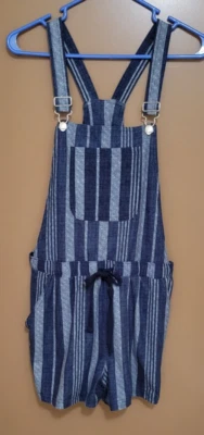 Mameluco con tirantes No Boundaries para mujer junior L 11-13 azul a rayas bolsillos suaves Foto 1 de 4