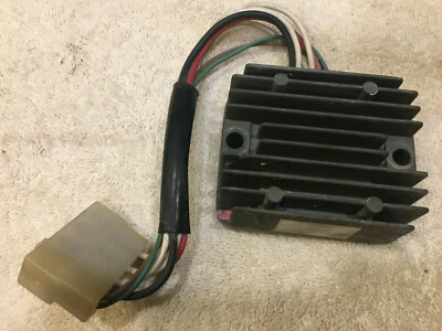 XJ700X MAXIM X 700 YAMAHA 1985 regulador de voltaje rectificador PN 3G1-81960-A1-00 Foto 1 de 3