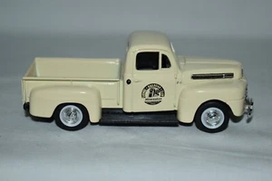 Road Signature 1:43 1948 Ford F-1 Lionel Railroad Club Milwaukee DiCast Yat Ming - Picture 1 of 3