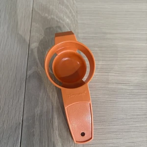 TUPPERWARE - Kitchen Tools / Utensils - Egg Separator - Orange - Picture 1 of 2