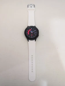 Samsung Galaxy Watch5 Pro 45 mm (R925U) LTE débloqué - Photo 1 sur 4