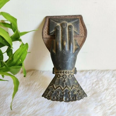 1920s Vintage Hand Shape Victorian Paper Clip Holder Desktop Collectible M511 - Image 1 of 4