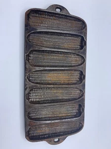 VINTAGE CAST IRON WAGNER  WARE JUNIOR CRUSTY CORN  MOLD 1319D - Picture 1 of 3