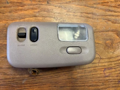 Nissan Altima 1997 conjunto de consola superior OEM bronceado con interruptores de techo corredizo Foto 1 de 2